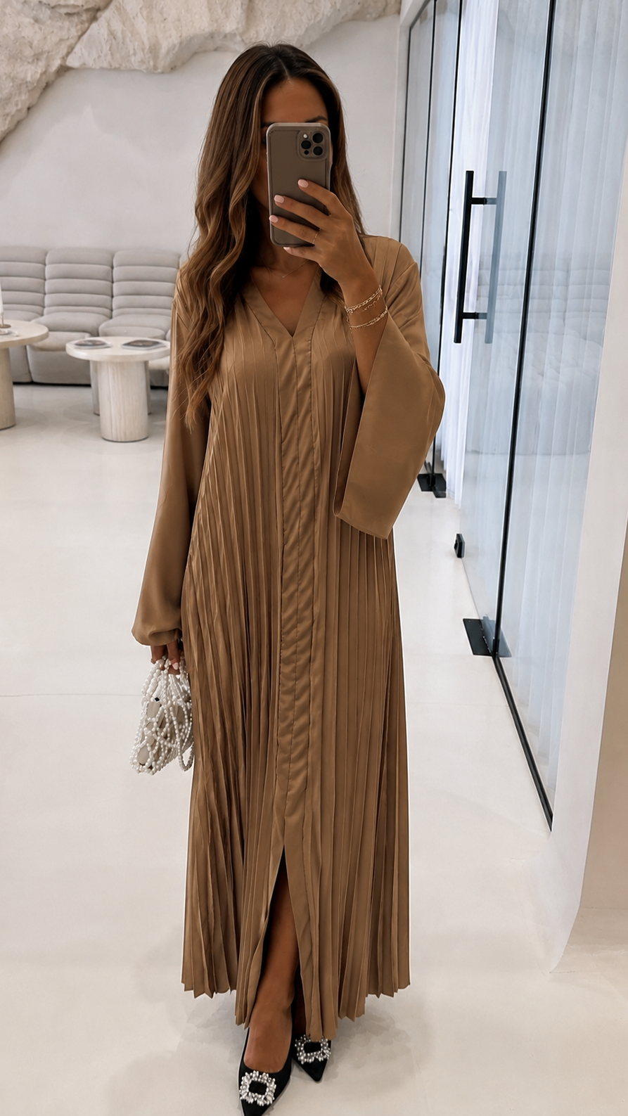Robe satinée plissée doré